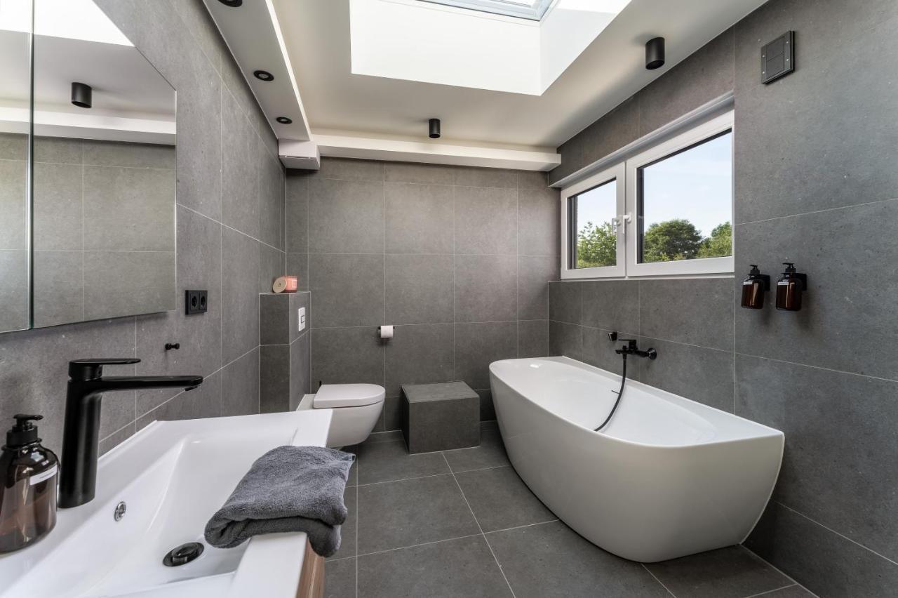 Gemuetliches Und Lichtdurchflutetes Penthouse Mit Sternenhimmelblick, Boxspringbett Und Terrasse - Gute Anbindung An Die Innenstadt Kassel Buitenkant foto